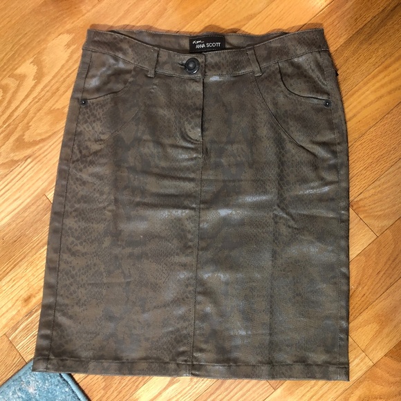 Short adjusted skirt - Picture 6 of 11